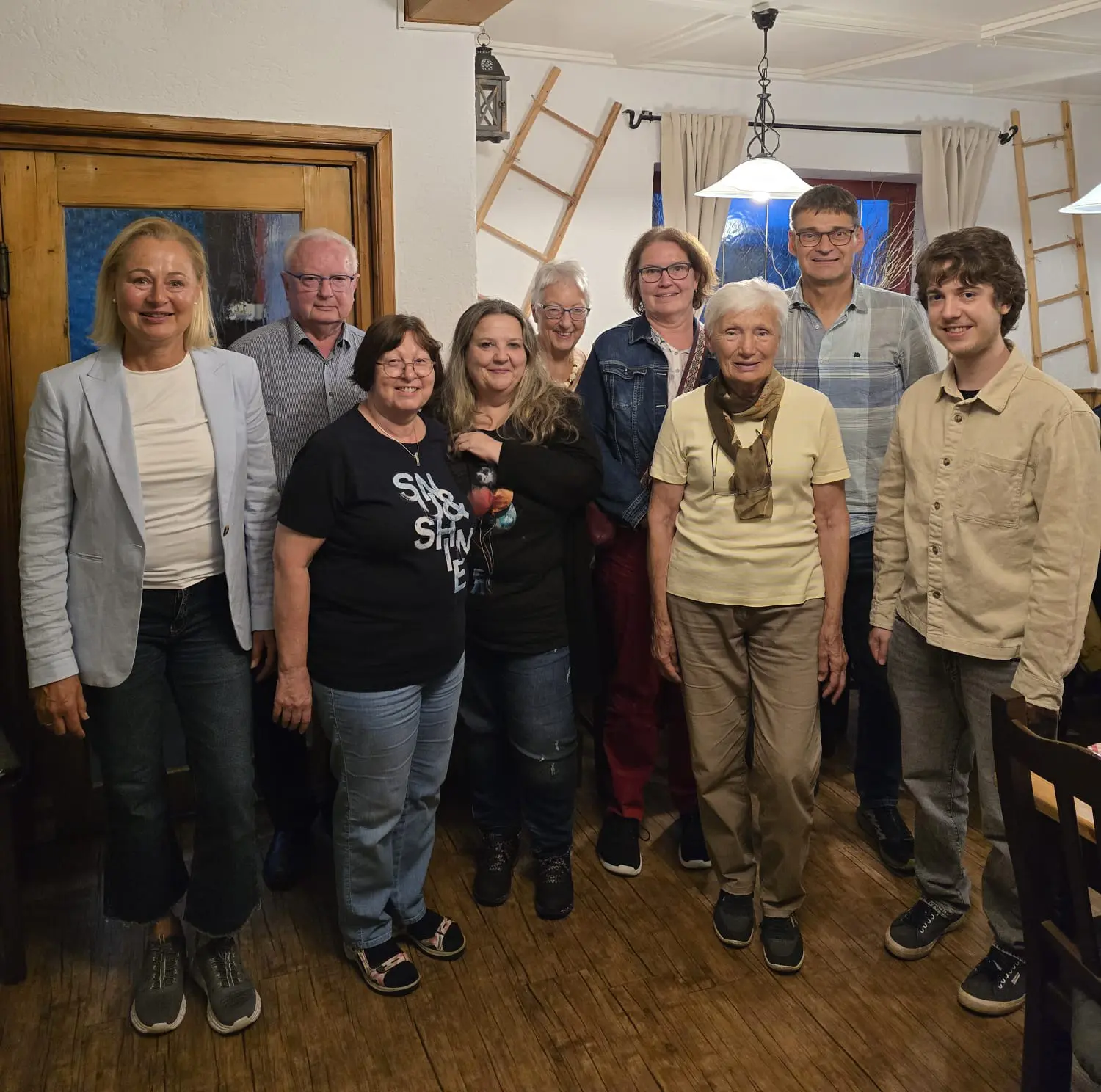 Vorstand Kolbermoorer helfen - Von links Gabi Böning Helmut Feuerer Anna Feuerer Helga Schiffmann Sieglinde Markus Vroni Waldschütz Margret Hofbauer Hilmar Franzkewitsch Peter Schiffmann